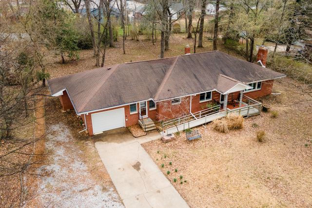 1109 W Hill Avenue, Carbondale, IL 62901