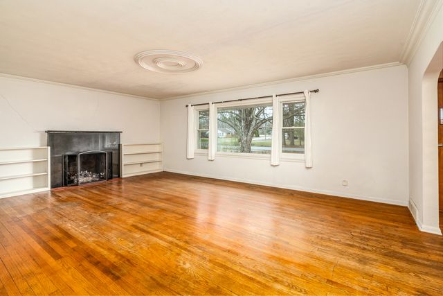 1109 W Hill Avenue, Carbondale, IL 62901