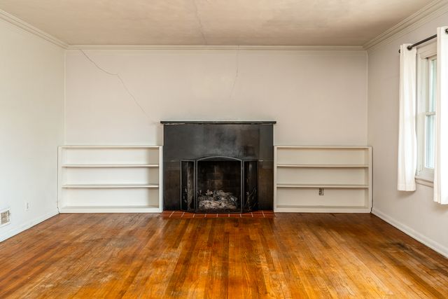 1109 W Hill Avenue, Carbondale, IL 62901