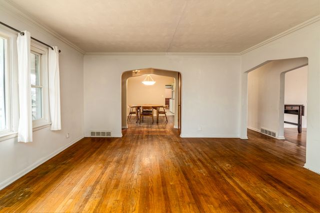 1109 W Hill Avenue, Carbondale, IL 62901