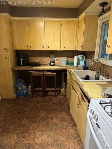 135 Hershey Boulevard, Waterford Charter Township, MI 48327