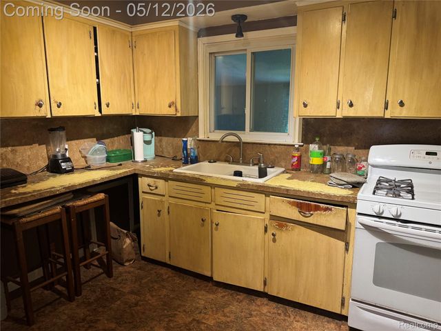 135 Hershey Boulevard, Waterford Charter Township, MI 48327
