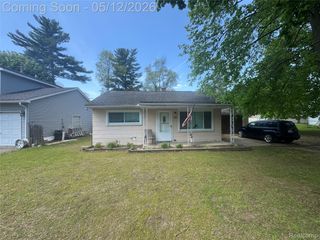 135 Hershey Boulevard, Waterford Charter Township, MI 48327