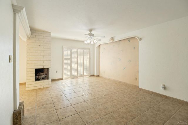 637 Village Green Street, Porterville, CA 93257