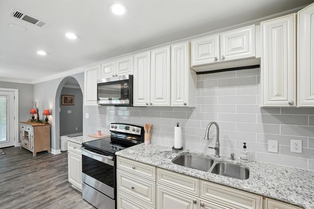 4608 Riley Rd, Milton, FL 32583
