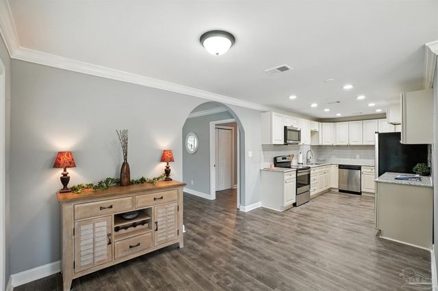4608 Riley Rd, Milton, FL 32583