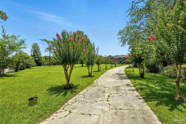 4608 Riley Rd, Milton, FL 32583