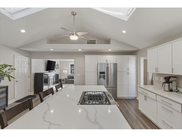 931 ORCHARD St N, Keizer, OR 97303