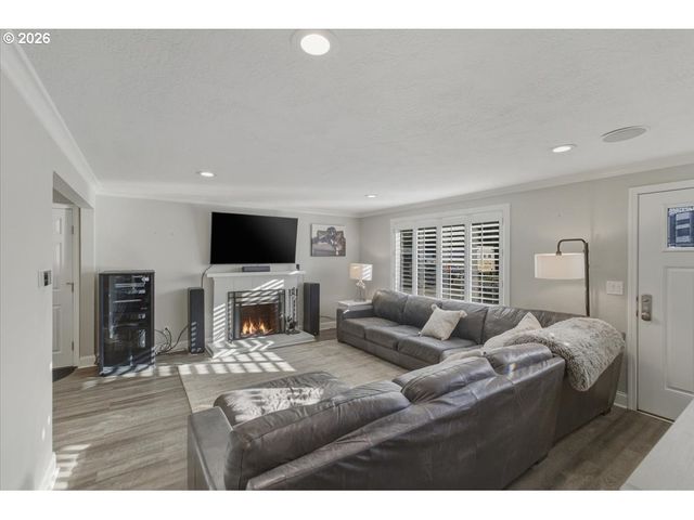 931 ORCHARD St N, Keizer, OR 97303