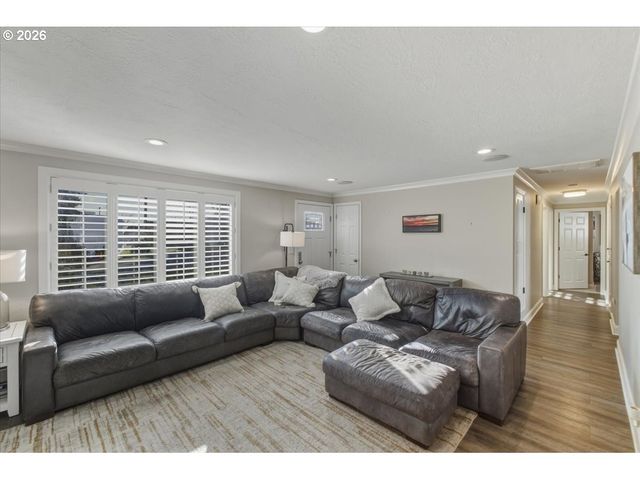 931 ORCHARD St N, Keizer, OR 97303