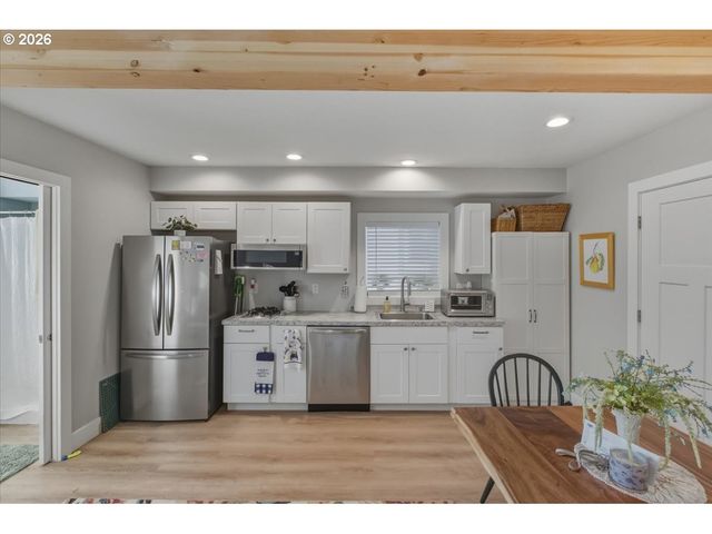 931 ORCHARD St N, Keizer, OR 97303