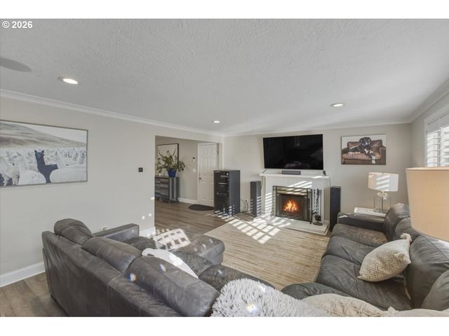 931 ORCHARD St N, Keizer, OR 97303