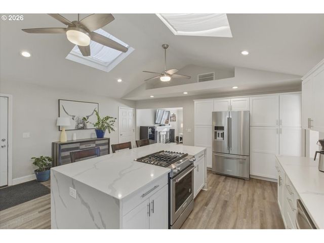 931 ORCHARD St N, Keizer, OR 97303