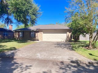 8710 Shiloh Drive, Texas City, TX 77591