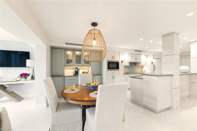 250 Park Shore DR E # 101, Naples, FL 34103