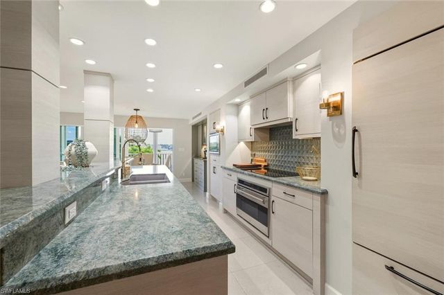 250 Park Shore DR E # 101, Naples, FL 34103