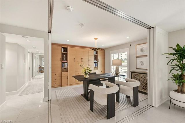 250 Park Shore DR E # 101, Naples, FL 34103