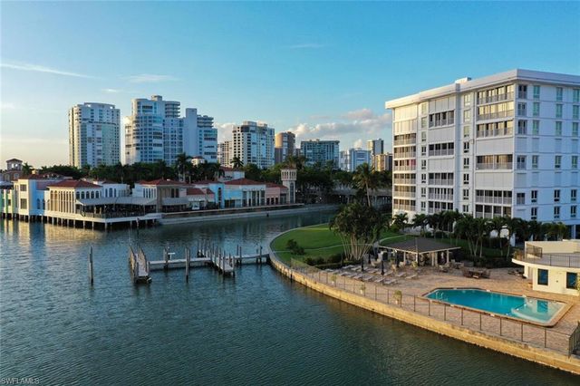 250 Park Shore DR E # 101, Naples, FL 34103