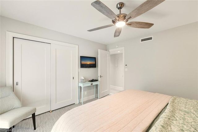 250 Park Shore DR E # 101, Naples, FL 34103