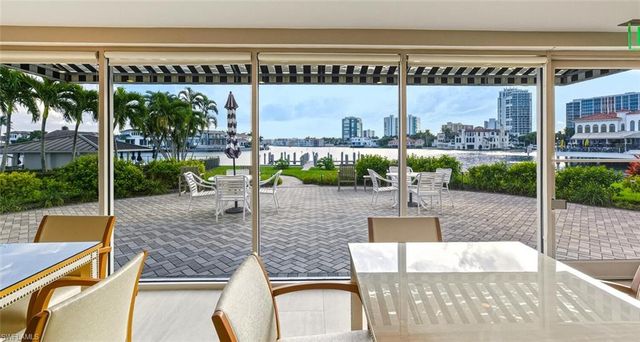 250 Park Shore DR E # 101, Naples, FL 34103