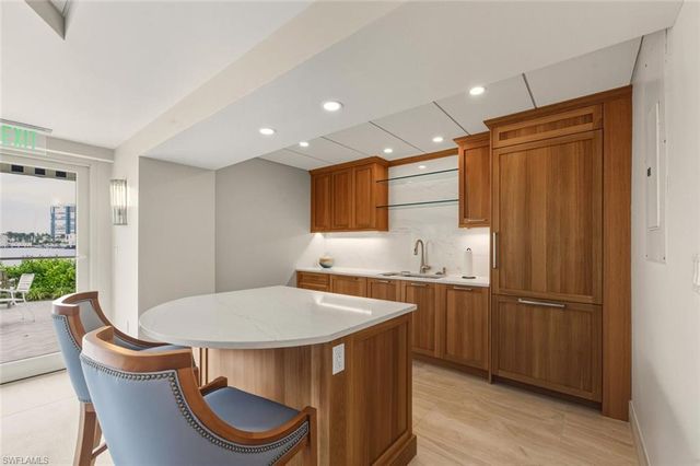 250 Park Shore DR E # 101, Naples, FL 34103