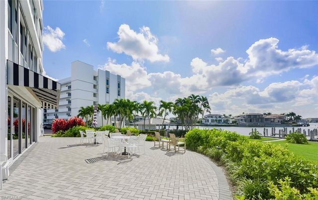 250 Park Shore DR E # 101, Naples, FL 34103