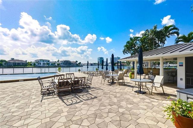 250 Park Shore DR E # 101, Naples, FL 34103