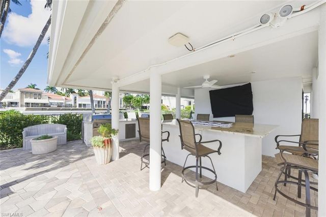 250 Park Shore DR E # 101, Naples, FL 34103