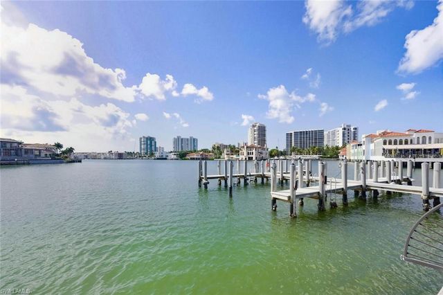 250 Park Shore DR E # 101, Naples, FL 34103