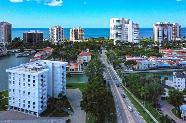 250 Park Shore DR E # 101, Naples, FL 34103