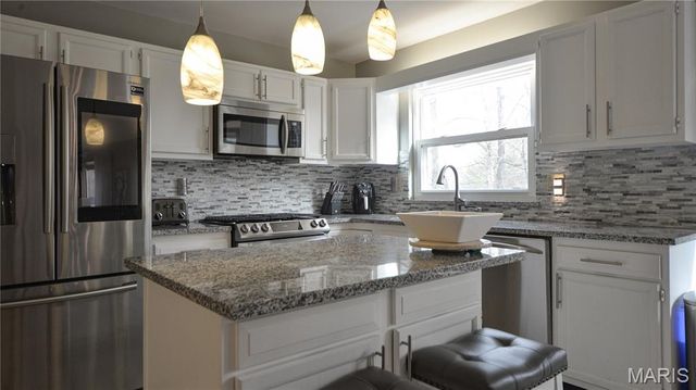 6906 Wellsford Court, Oakville, MO 63129