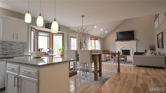 6906 Wellsford Court, Oakville, MO 63129