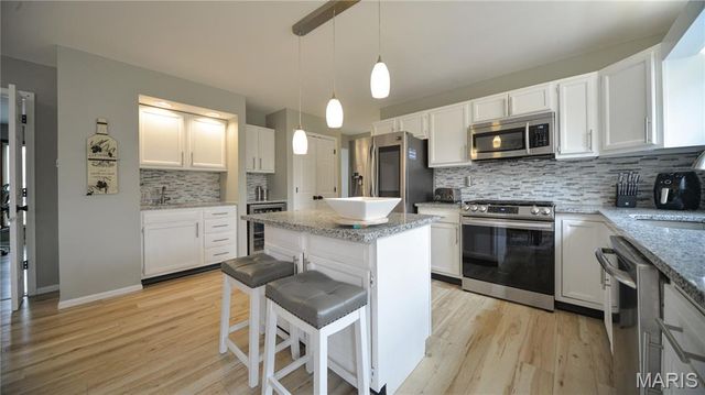 6906 Wellsford Court, Oakville, MO 63129