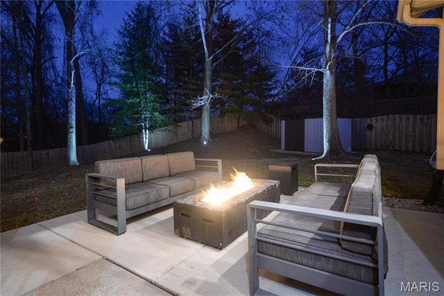 6906 Wellsford Court, Oakville, MO 63129