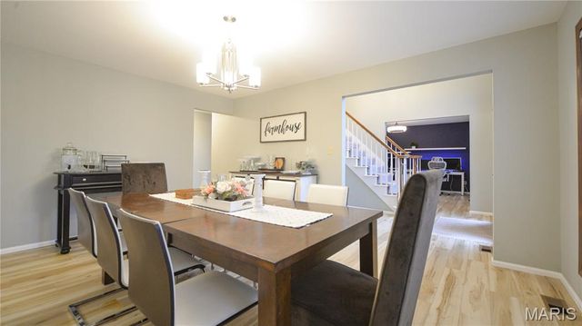 6906 Wellsford Court, Oakville, MO 63129