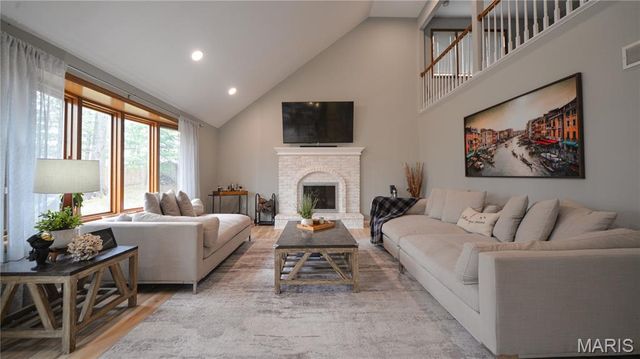 6906 Wellsford Court, Oakville, MO 63129