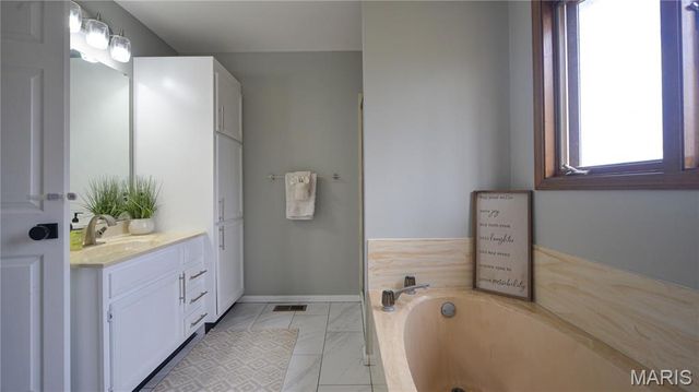 6906 Wellsford Court, Oakville, MO 63129