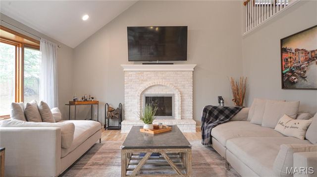 6906 Wellsford Court, Oakville, MO 63129