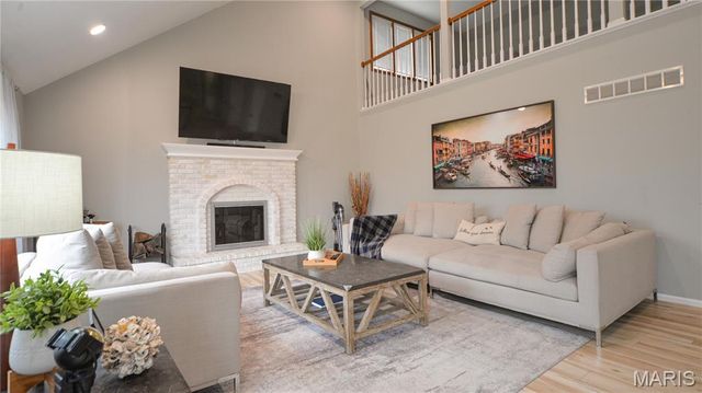 6906 Wellsford Court, Oakville, MO 63129