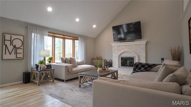 6906 Wellsford Court, Oakville, MO 63129