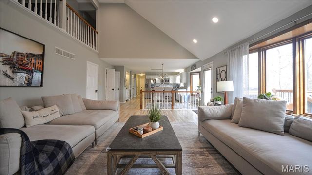 6906 Wellsford Court, Oakville, MO 63129