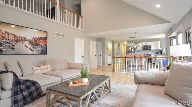 6906 Wellsford Court, Oakville, MO 63129