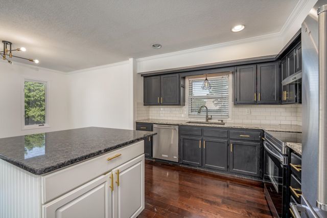 1728 N Overlook, Derby, KS 67037