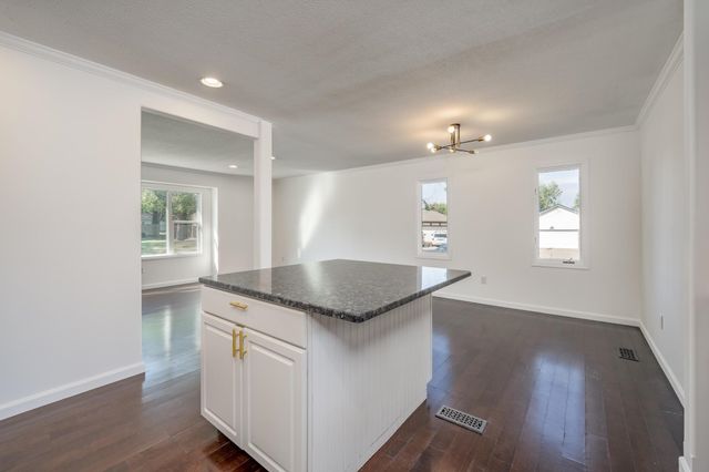 1728 N Overlook, Derby, KS 67037