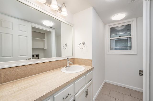 1728 N Overlook, Derby, KS 67037
