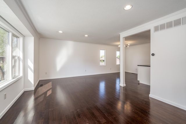 1728 N Overlook, Derby, KS 67037