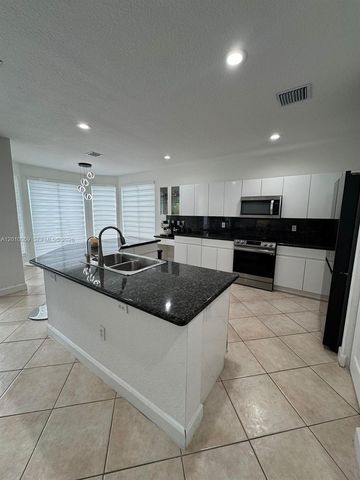 10873 NW 71st St, Doral, FL 33178