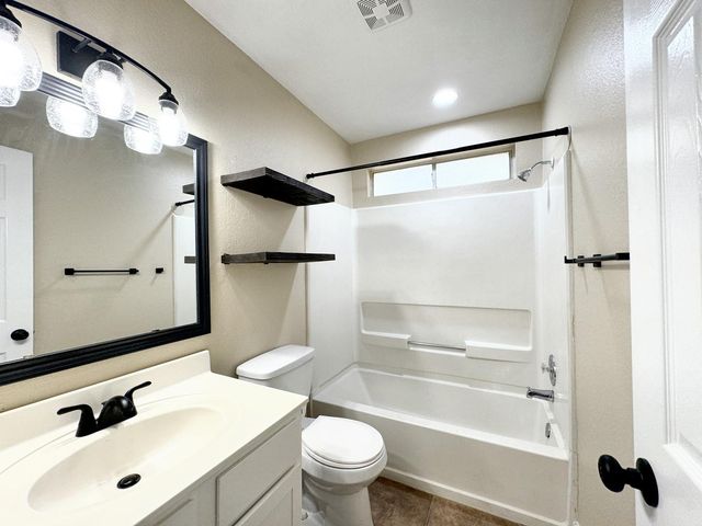 831 Sagewood TRL, San Marcos, TX 78666