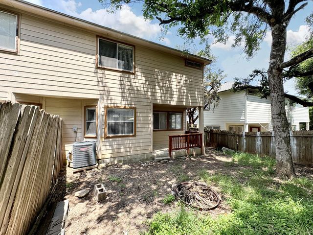831 Sagewood TRL, San Marcos, TX 78666