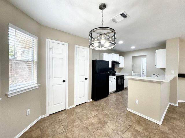 831 Sagewood TRL, San Marcos, TX 78666